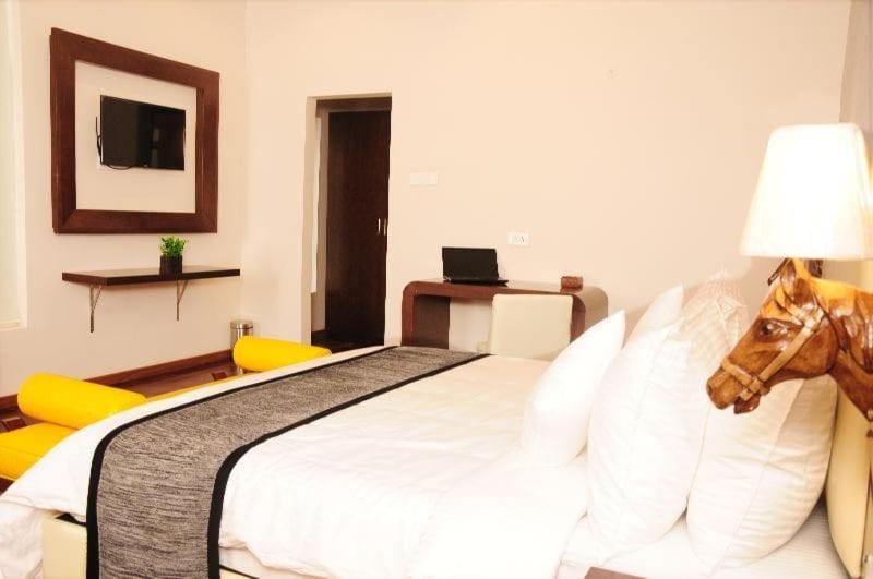 Mountain Trails Hotel อูตี ภายนอก รูปภาพ