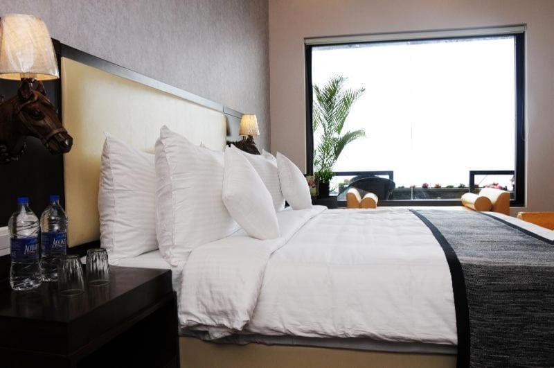 Mountain Trails Hotel อูตี ภายนอก รูปภาพ